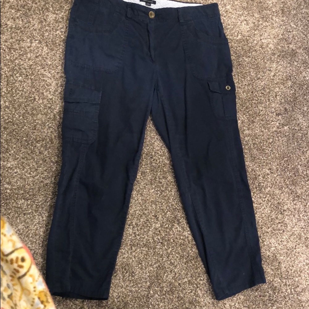Tommy Hilfiger navy blue cargo capris
